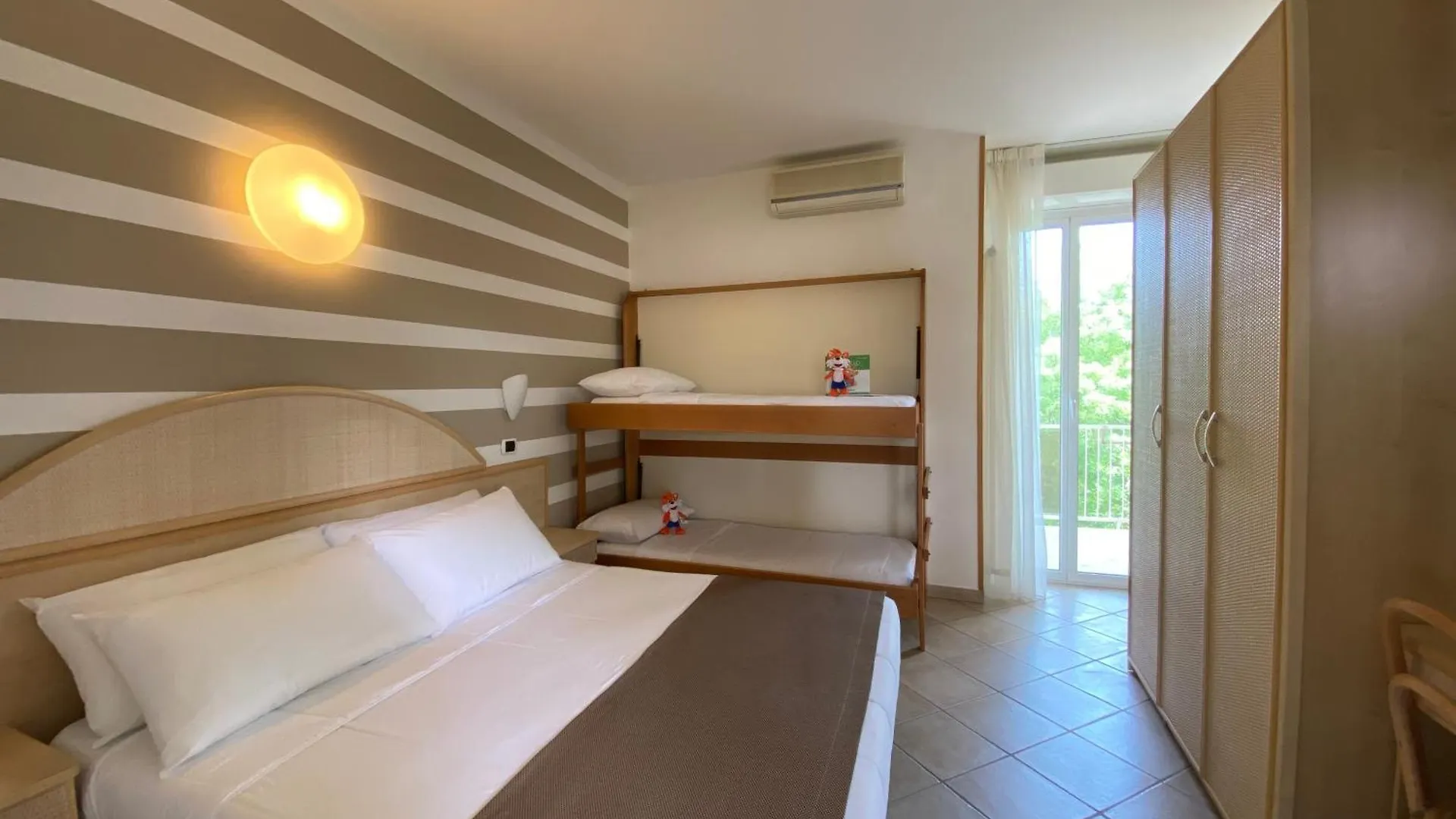 Pinetina Mare Baby Family Hotel Pinarella 3*,  Italia